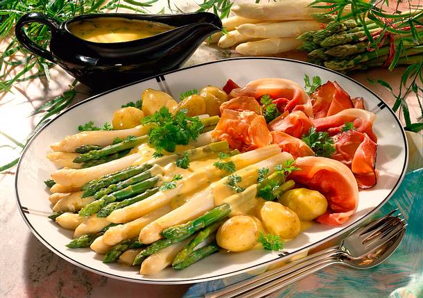 Spargelplatte mit Kerbel- Hollandaise Rezept Spargelplatte mit Kerbel- Hollandaise Rezept
