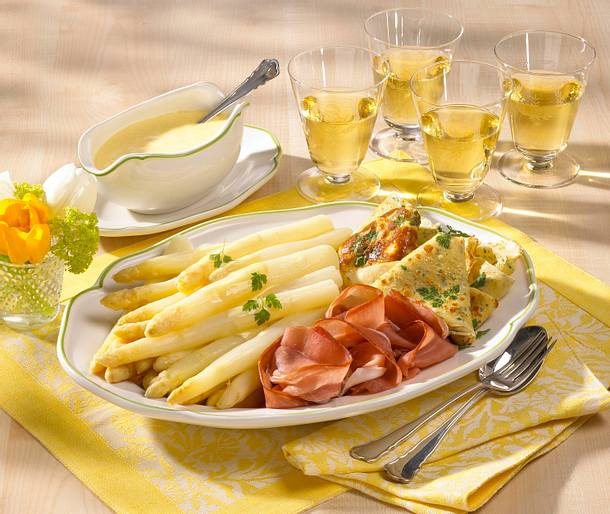 Spargelplatte mit Pfannkuchen, Schinken und Hollandaise Rezept