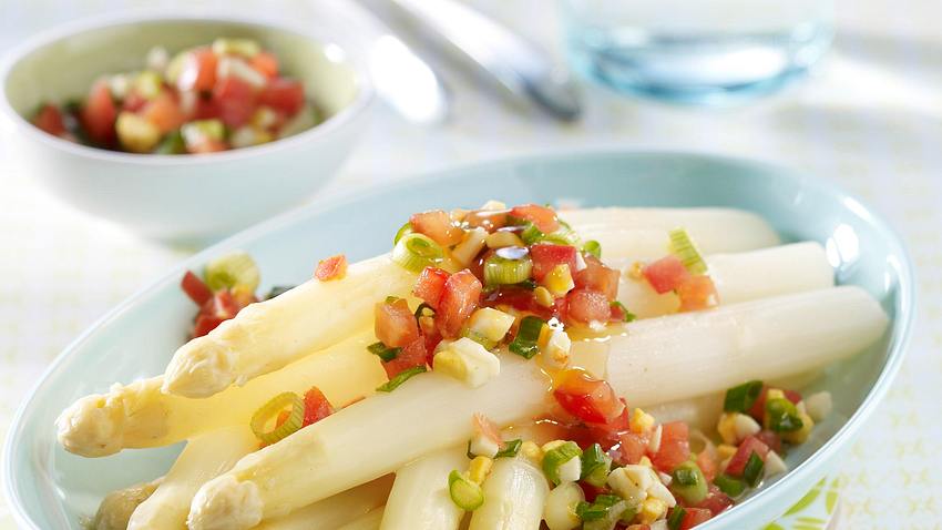 Spargelplatte mit Salsa Rezept - Foto: House of Food / Bauer Food Experts KG