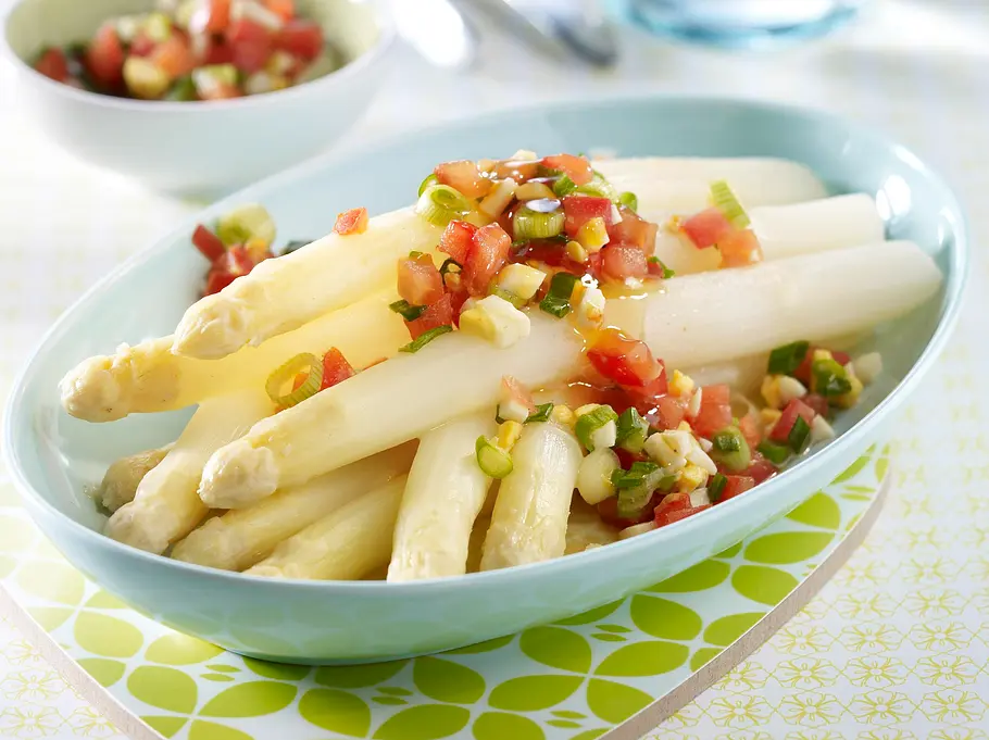 Spargelplatte mit Salsa Rezept Spargelplatte mit Salsa Rezept