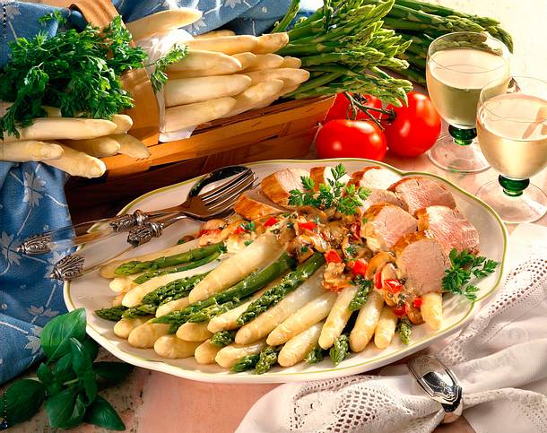 Spargelplatte mit Schweinefilet und Pilzsoße Rezept Spargelplatte mit Schweinefilet und Pilzsoße Rezept