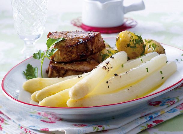 Spargelplatte mit Trüffelbutter und Kalbsmedaillons Rezept