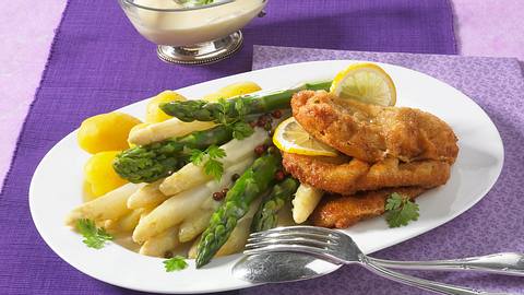 Spargelplatte mit Wiener Schnitzel Rezept - Foto: House of Food / Bauer Food Experts KG