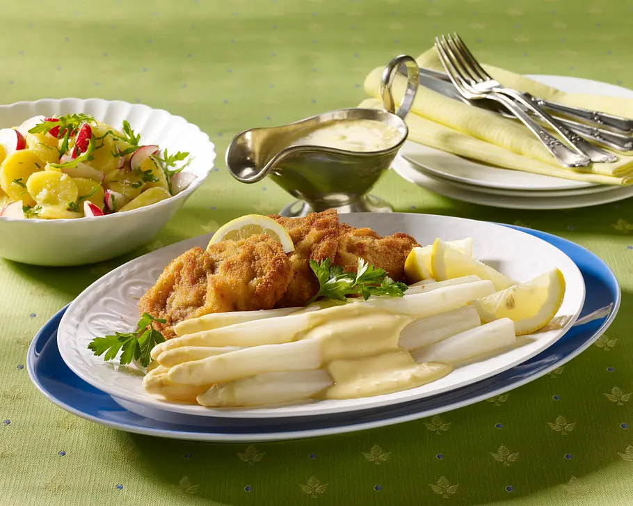 Spargelplatte mit Wiener Schnitzel, Sauce Hollandaise und Kartoffelsalat Rezept Spargelplatte mit Wiener Schnitzel, Sauce Hollandaise und Kartoffelsalat Rezept