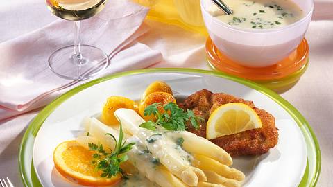 Spargelplatte mit Wienerschnitzel Rezept - Foto: Maass