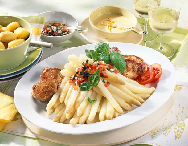 Spargelplatte mit zwei Soßen Rezept Spargelplatte mit zwei Soßen Rezept