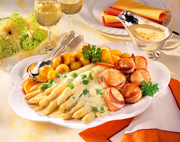 Spargelplatte mit zweierlei Soßen Rezept