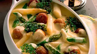 Spargelragout mit Klößchen Rezept - Foto: LECKER @ Bauer Media Group Spargelragout mit Klößchen Rezept - Foto: LECKER @ Bauer Media Group