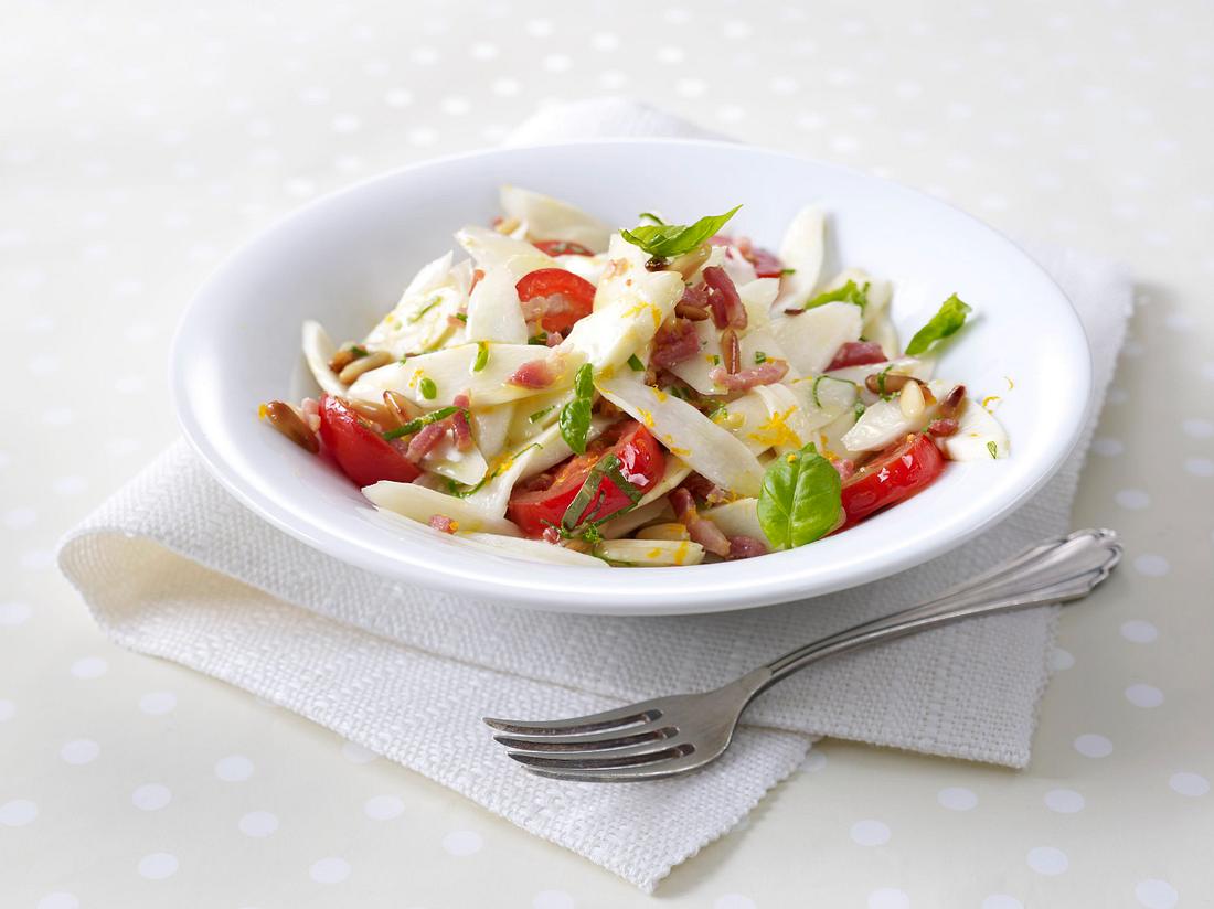 Spargelsalat aus rohen Spargeln Rezept | LECKER