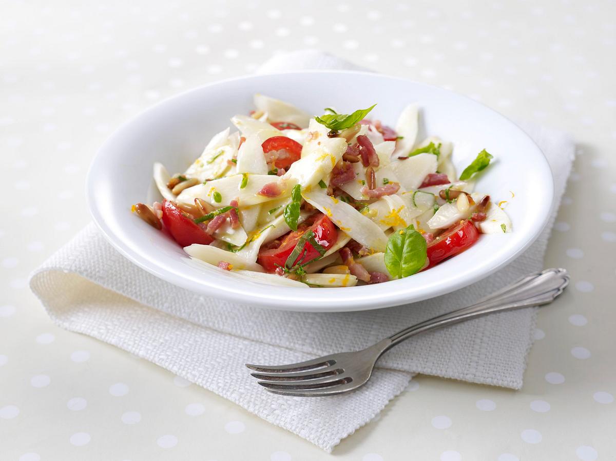 Spargelsalat aus rohen Spargeln Rezept