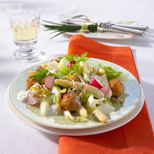 Spargelsalat mit Brätbällchen Rezept Spargelsalat mit Brätbällchen Rezept