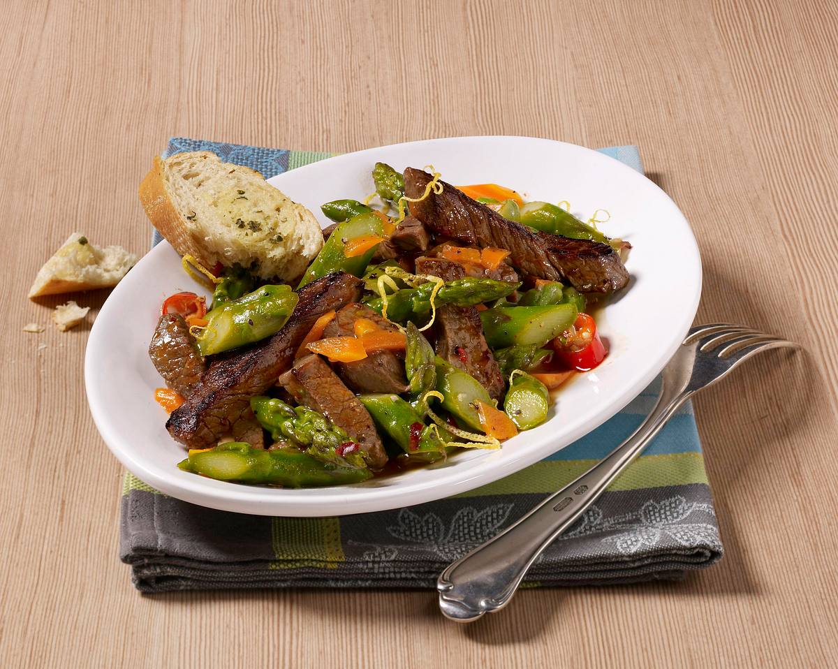 Spargelsalat mit Filetstreifen Rezept