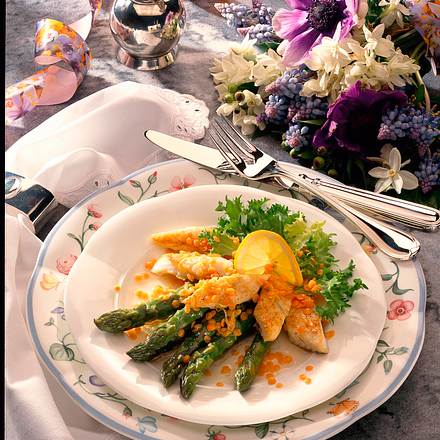 Spargelsalat mit Schollenfilet und Linsen Rezept Spargelsalat mit Schollenfilet und Linsen Rezept