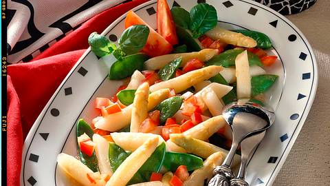 Spargelsalat mit Zuckererbsen Rezept - Foto: Neckermann