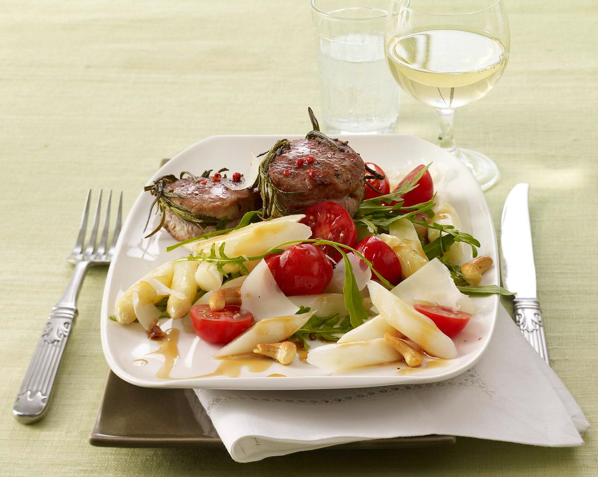 Spargelsalat zu Schweinemedaillons Rezept