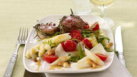 Spargelsalat zu Schweinemedaillons Rezept - Foto: House of Food / Bauer Food Experts KG