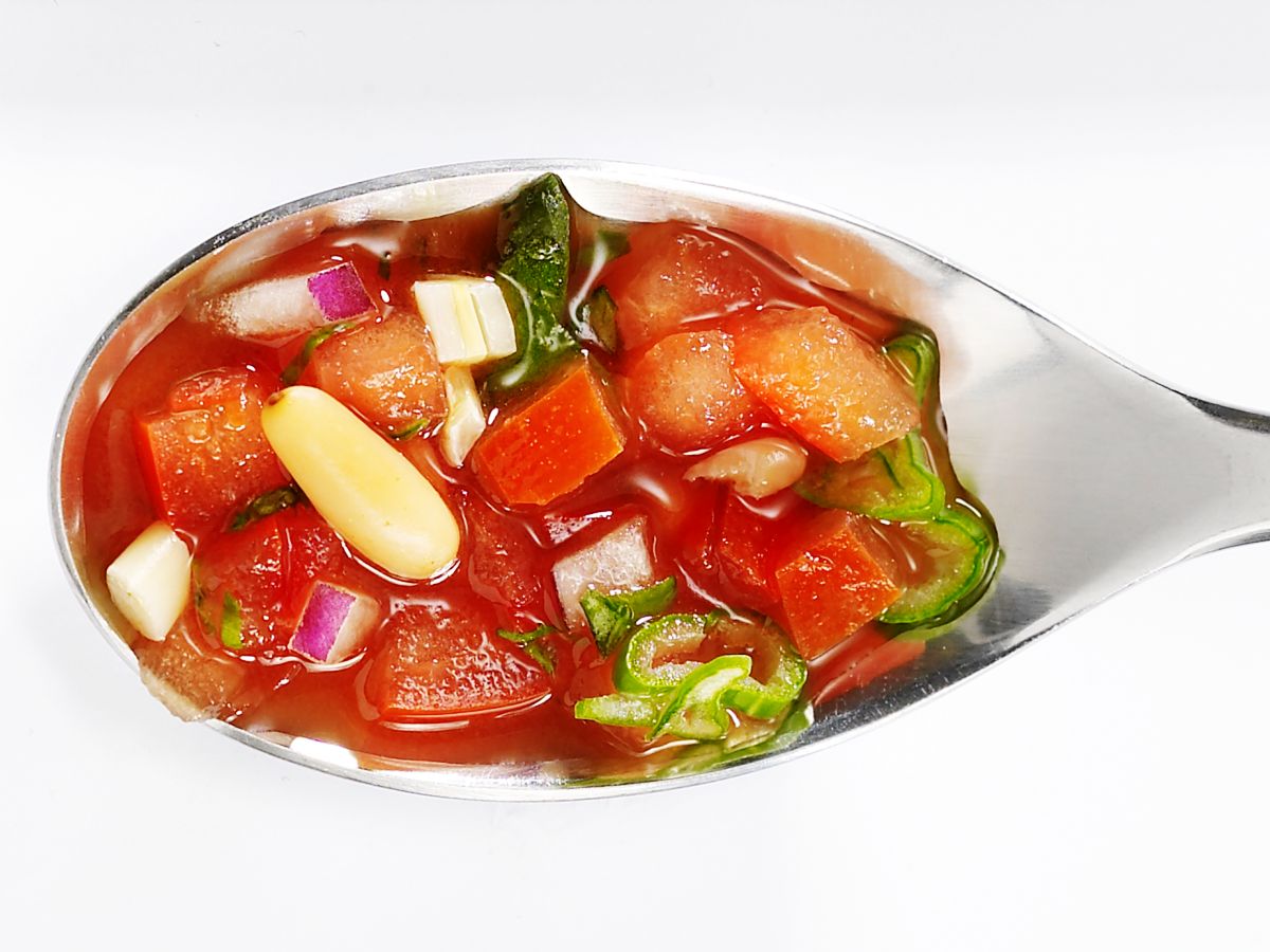 Spargelsoße auf dem Löffel: Tomaten-Basilikum Salsa Rezept