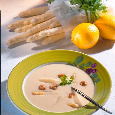 Spargelsuppe mit Brätklößchen Rezept Spargelsuppe mit Brätklößchen Rezept