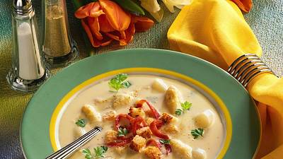 Spargelsuppe mit Croûtons Rezept - Foto: House of Food / Bauer Food Experts KG