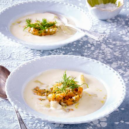 Spargelsuppe mit Lachstatar Rezept Spargelsuppe mit Lachstatar Rezept
