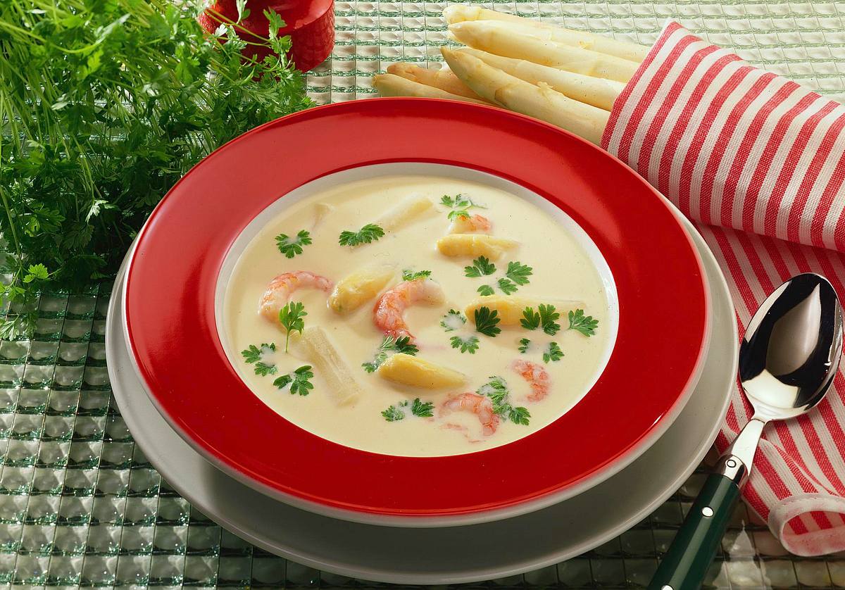 Spargelsuppe mit Shrimps Rezept | LECKER