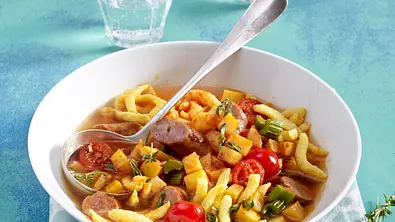 Spätzle-Topf mit Fenchelwurst Rezept - Foto: LECKER @ Bauer Media Group
