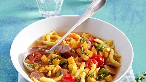 Spätzle-Topf mit Fenchelwurst Rezept - Foto: House of Food / Bauer Food Experts KG