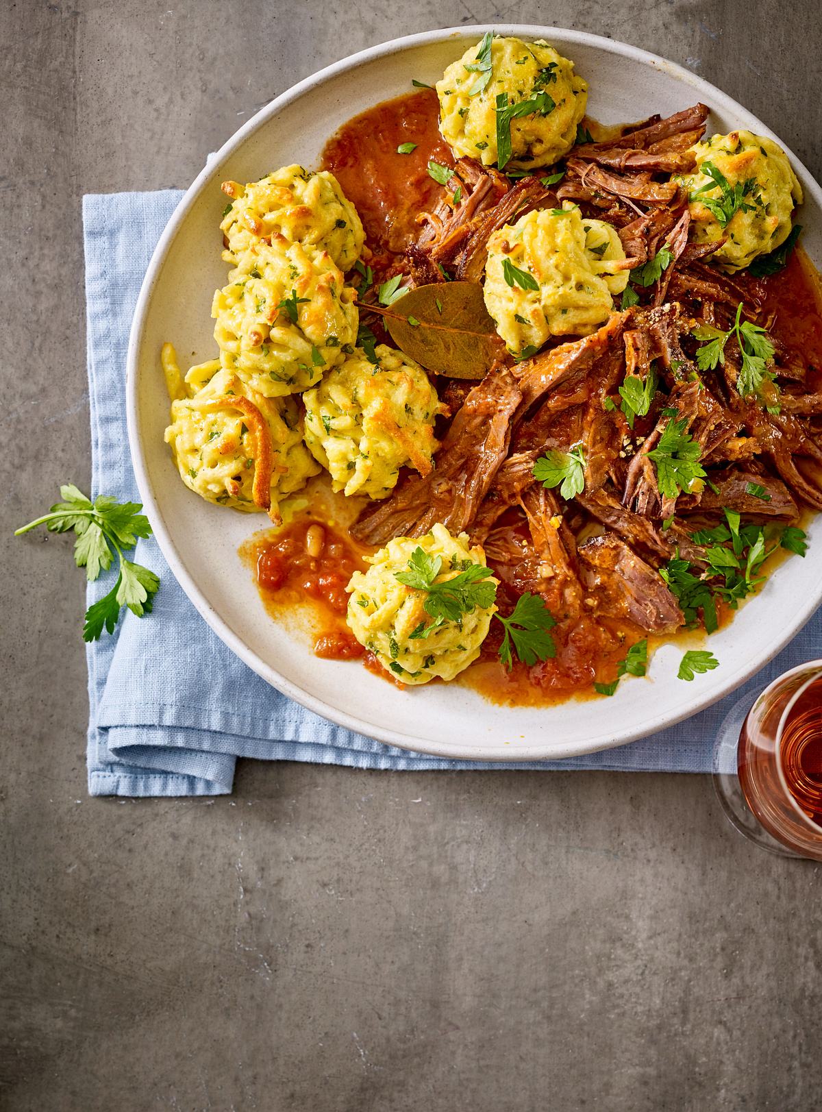 Spätzlebällchen mit Rinderragout Rezept