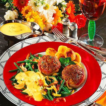 Speck-Frikadellen zu Bohnen Rezept