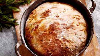 Speckbrot aus dem Topf Rezept - Foto: LECKER @ Bauer Media Group