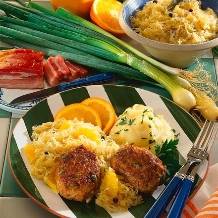 Speckfrikadellen mit Orangen-Sauerkraut Rezept