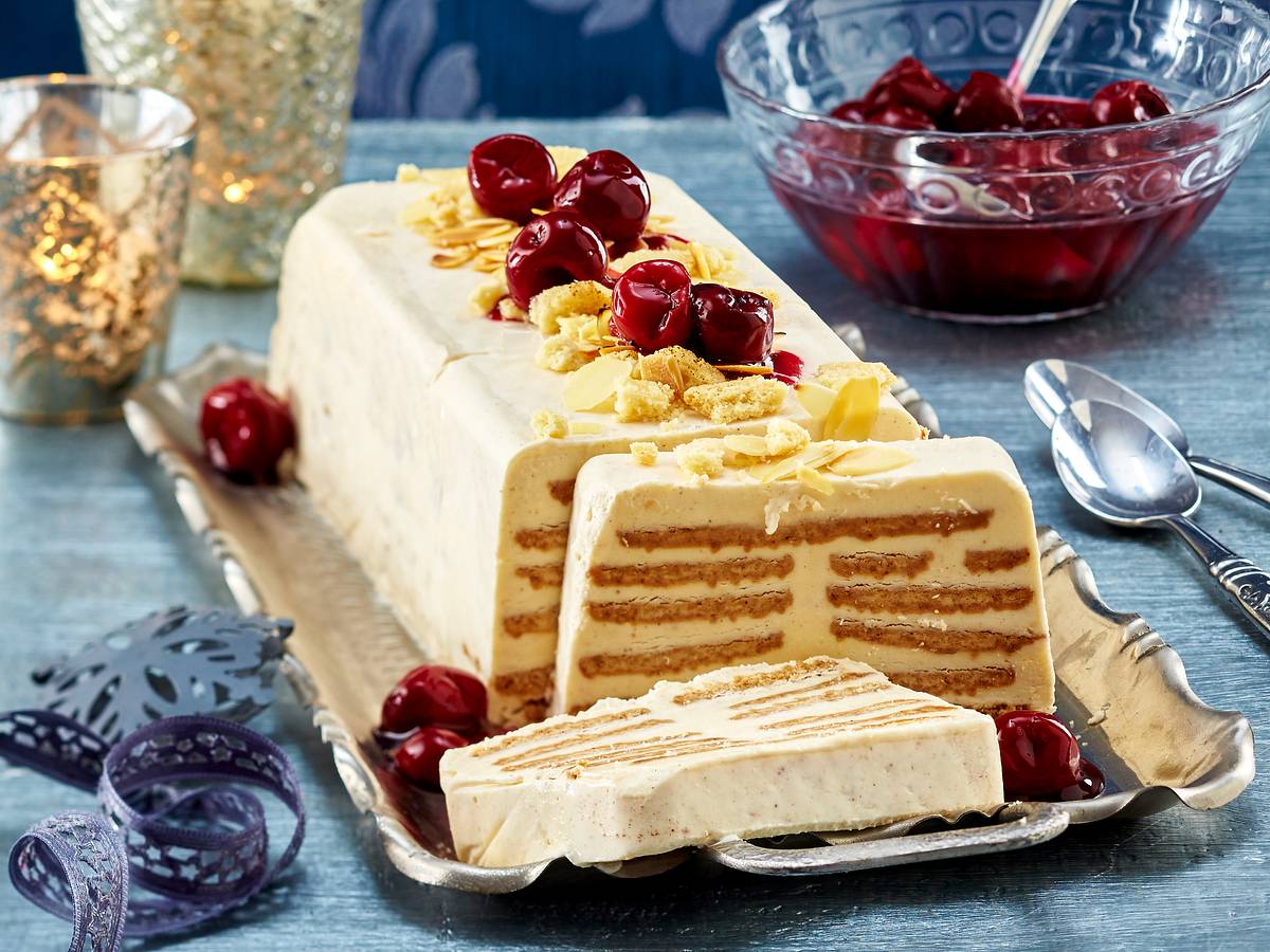 Spekulatius-Eis mit heißen Kirschen Rezept