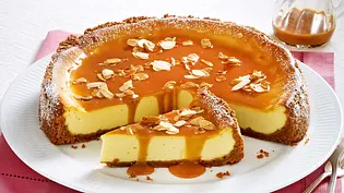 Spekulatius-Käsekuchen mit Karamellsoße Rezept - Foto: LECKER @ Bauer Media Group