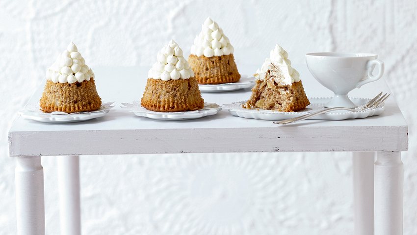 Spekulatius-Mandel-Cupcakes mit Vanillespitzen Rezept - Foto: House of Food / Bauer Food Experts KG