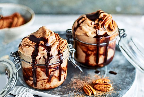 Spekulatius-Nicecream mit Pekannüssen Rezept Spekulatius-Nicecream mit Pekannüssen Rezept