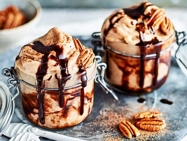 Spekulatius-Nicecream mit Pekannüssen Rezept Spekulatius-Nicecream mit Pekannüssen Rezept