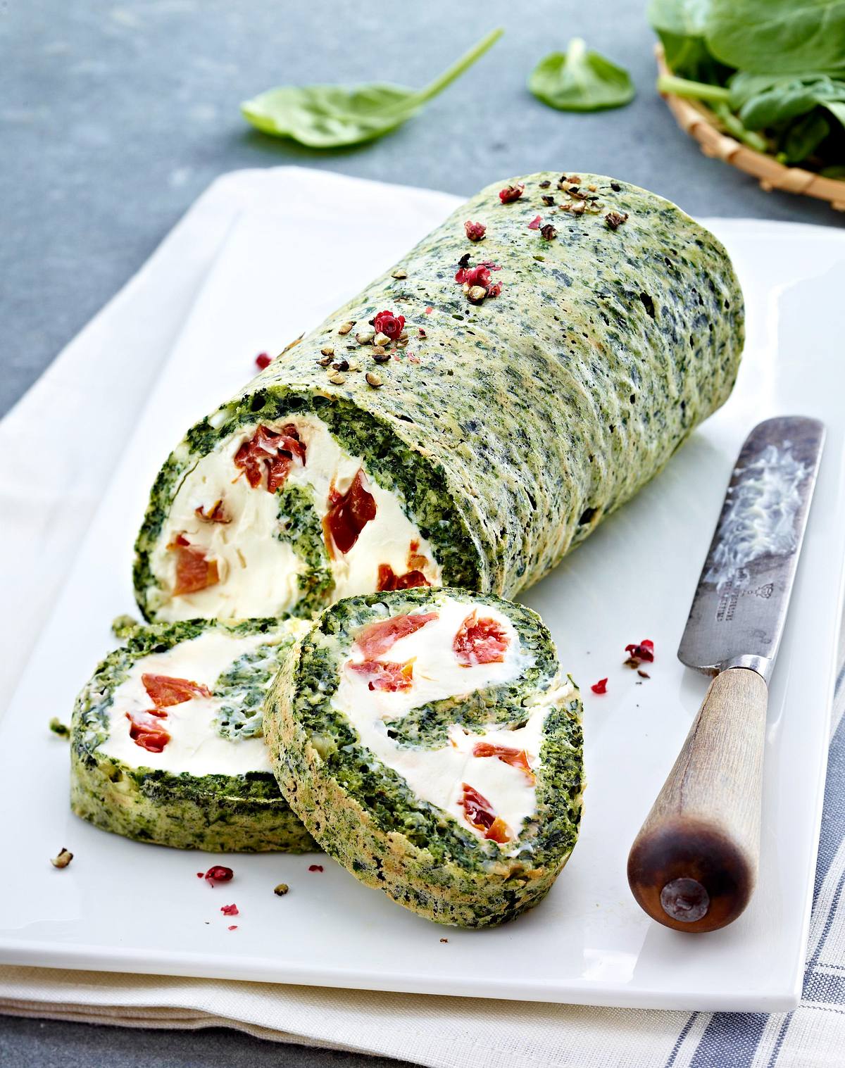 Spinat-Biskuitrolle Rezept