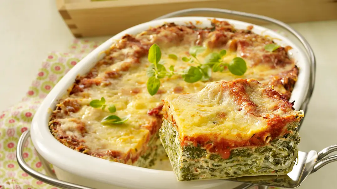 Spinat-Frischkäse-Lasagne Rezept - Foto: LECKER @ Bauer Media Group Spinat-Frischkäse-Lasagne Rezept - Foto: LECKER @ Bauer Media Group
