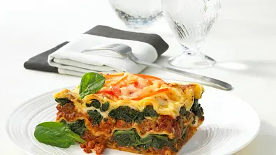 Spinat-Hack-Lasagne Rezept - Foto: LECKER @ Bauer Media Group