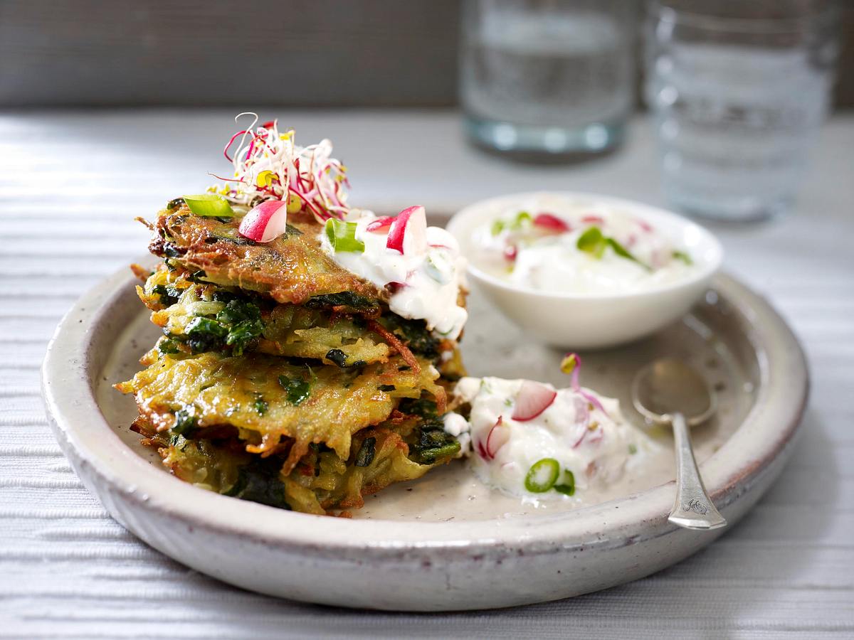 Spinat-Kartoffel-Rösti mit Radieschen-Quark-Dip Rezept