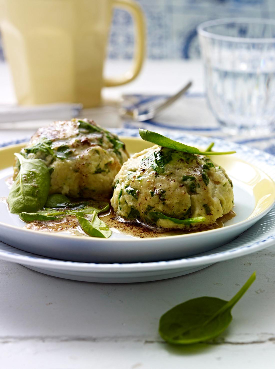 Spinat-Käse-Knödel mit brauner Butter Rezept | LECKER