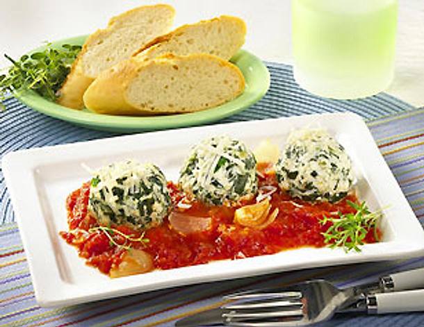 Spinat-Klößchen in Tomatensoße Rezept Spinat-Klößchen in Tomatensoße Rezept