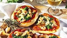 Spinat-Knoblauch-Pizza mit Shrimps Rezept - Foto: House of Food / Bauer Food Experts KG