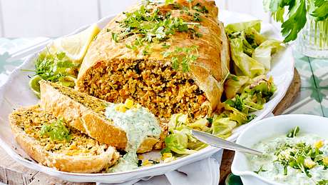 Spinat-Mandel-Braten mit Grüner Soße Rezept - Foto: House of Food / Bauer Food Experts KG