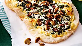 Spinat-Pilz-Flammkuchen Rezept - Foto: LECKER @ Bauer Media Group Spinat-Pilz-Flammkuchen Rezept - Foto: LECKER @ Bauer Media Group