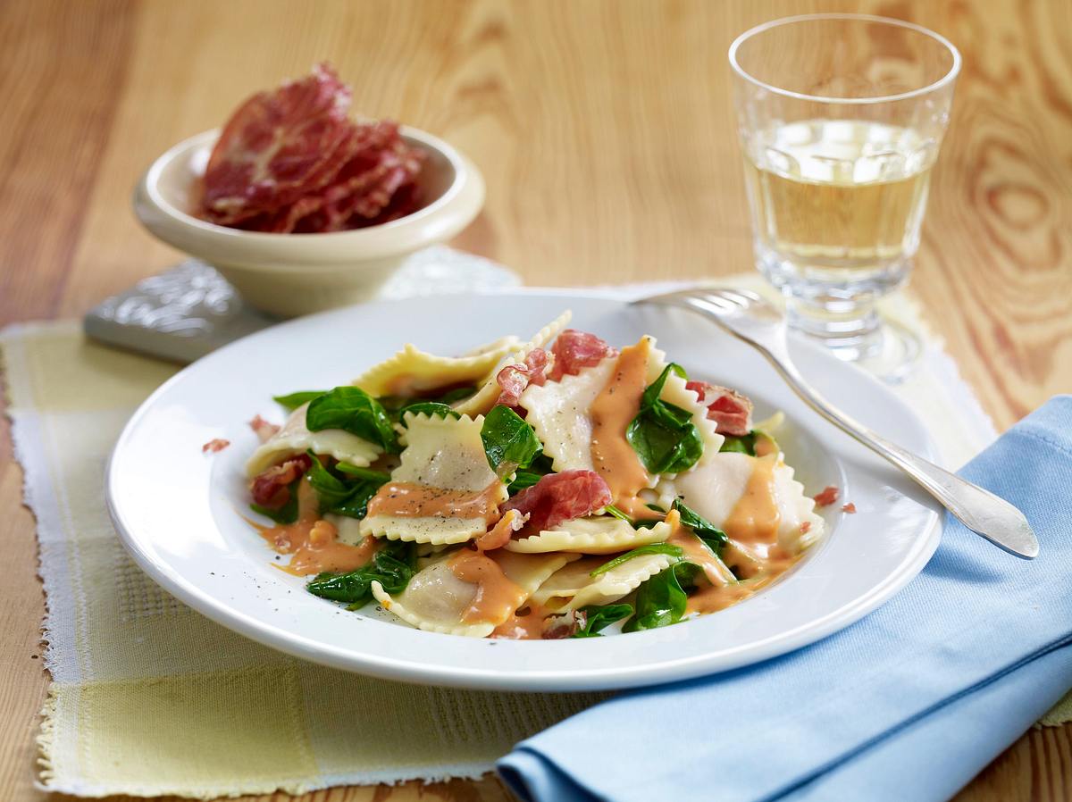 Spinat-Ravioli in Tomaten-Sahnesoße Rezept