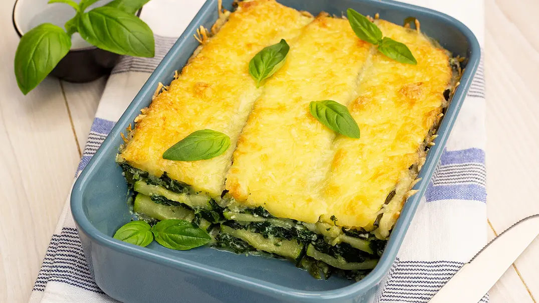 Spinat-Ricotta-Lasagne (Low Carb) Rezept - Foto: ShowHeroes für LECKER @ Bauer Media Group Spinat-Ricotta-Lasagne (Low Carb) Rezept - Foto: ShowHeroes für LECKER @ Bauer Media Group