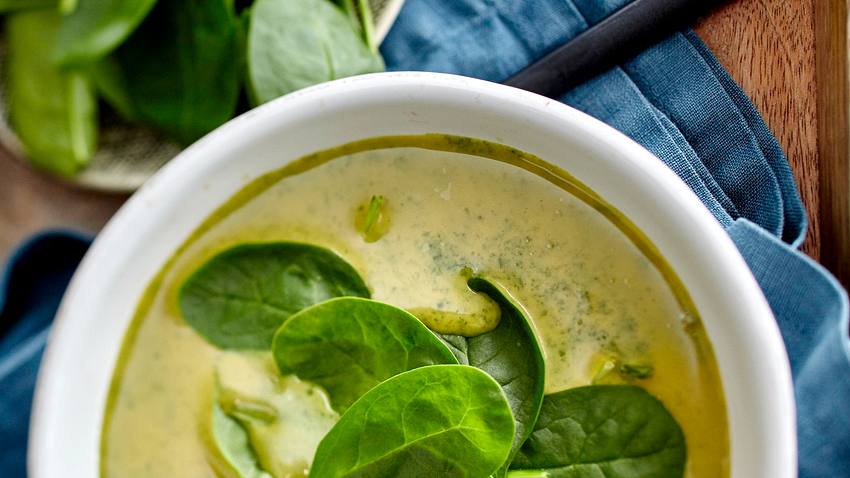 Spinatcremesuppe mit Madras-Curry Rezept - Foto: House of Food / Bauer Food Experts KG