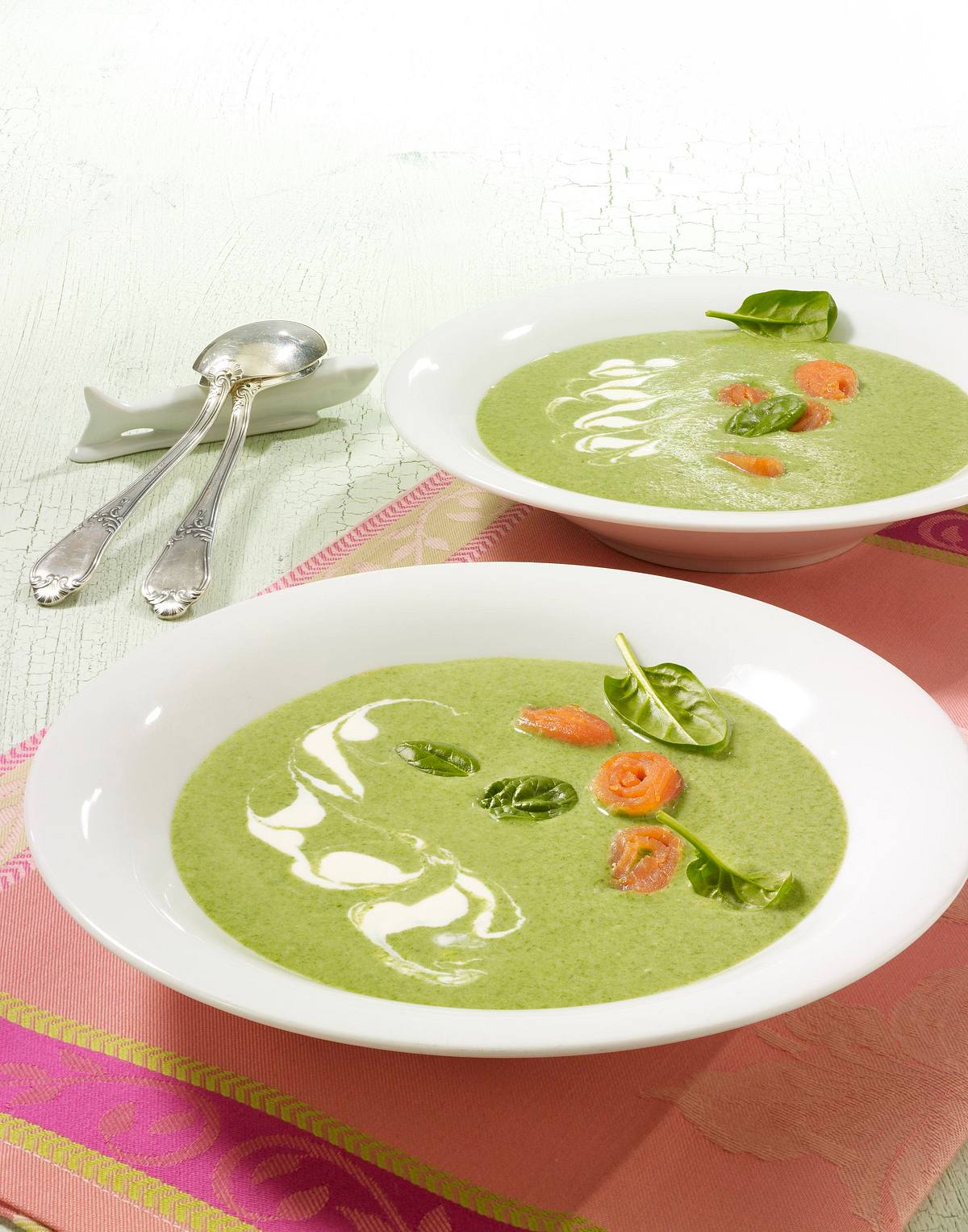 Spinatcremesuppe mit Räucherlachs und Meerrettich Rezept