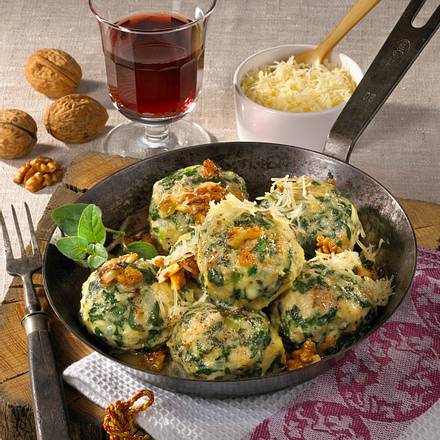 Spinatknödel in Nussbutter Rezept Spinatknödel in Nussbutter Rezept
